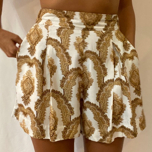 H&M high waisted shorts - Picture 3 of 4